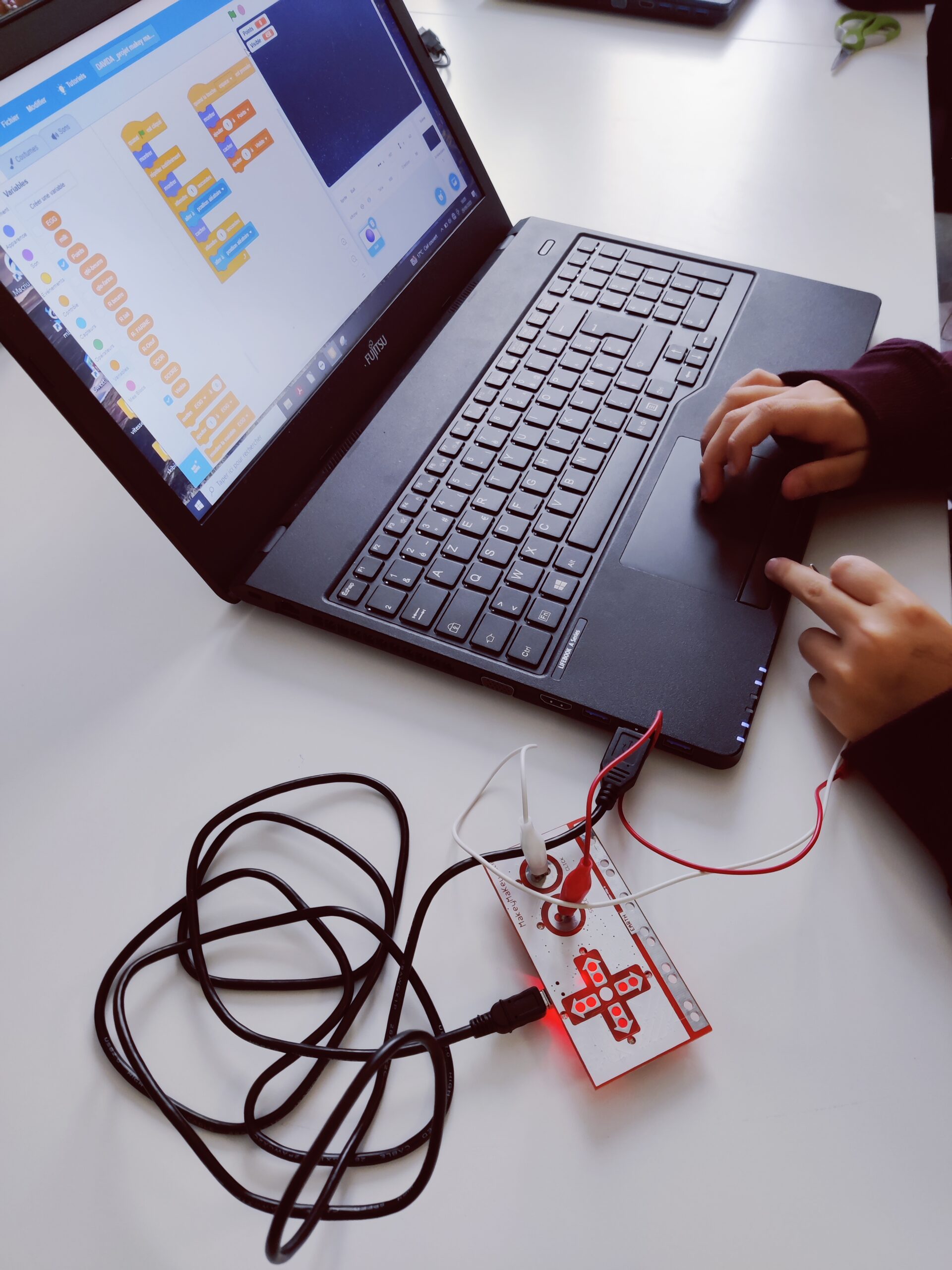 Élèves en séance de code
